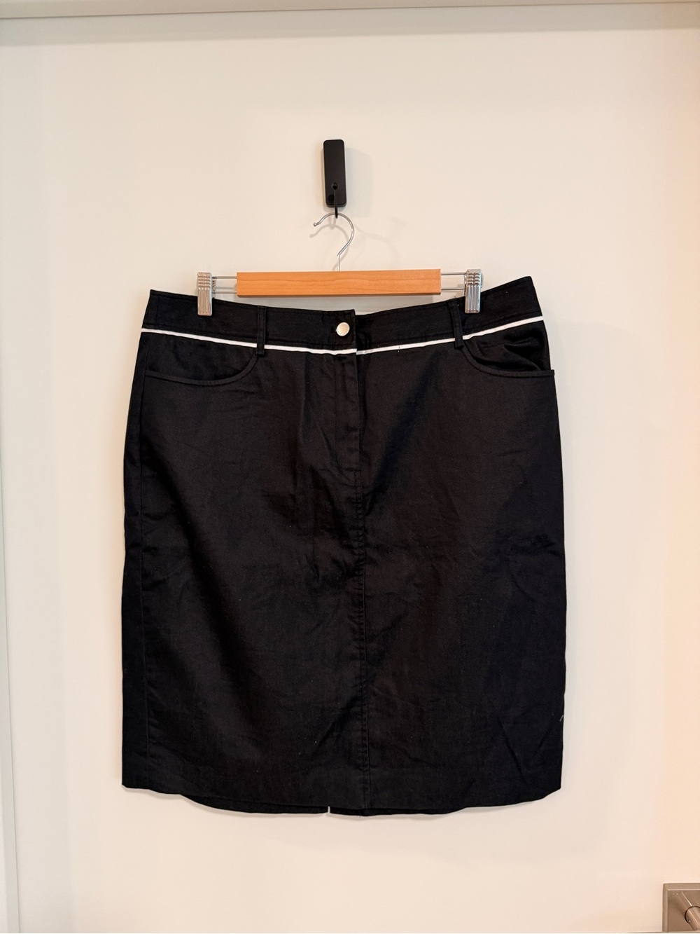 Jones New York Black Mini Skirt with White Trim